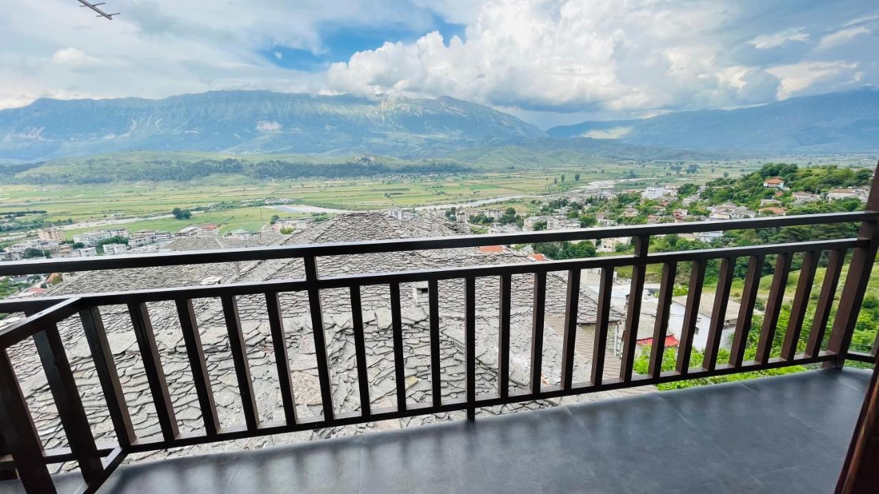 Denis Guesthouse 1930 Gjirokastër Exterior foto