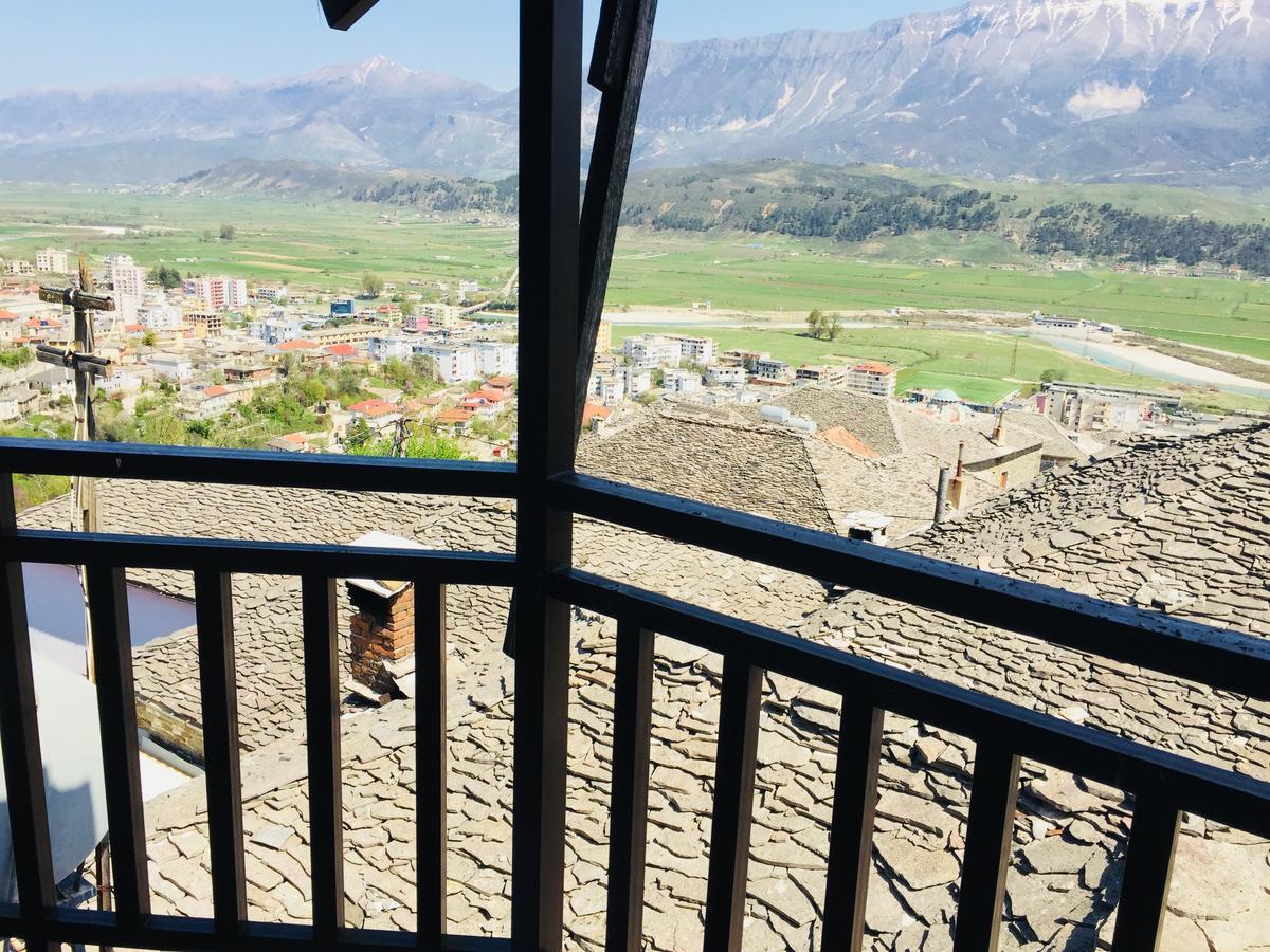 Denis Guesthouse 1930 Gjirokastër Exterior foto